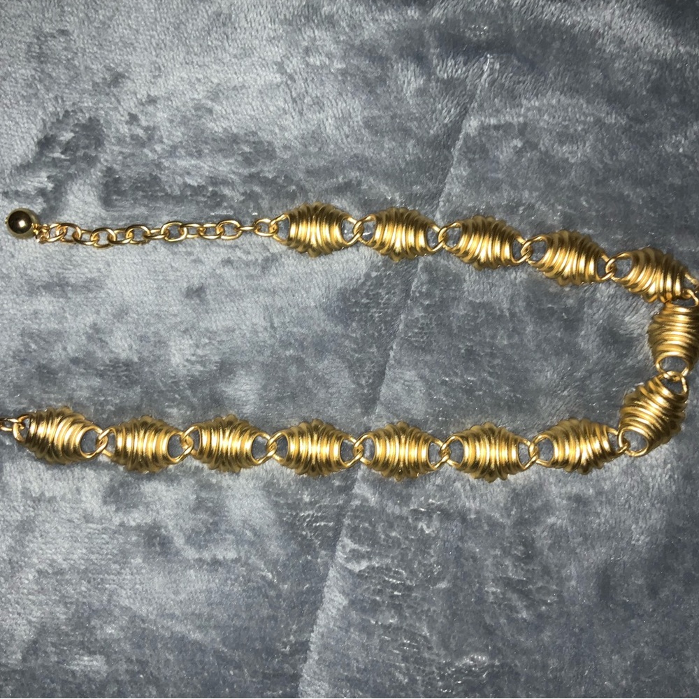 COSTUME JEWELRY.  19 1/2in adjustable gold necklace